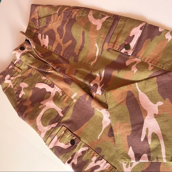 HOLLISTER Ultra High Rise Mom Jeans Pink Camouflage Size 3 - Picture 8 of 8